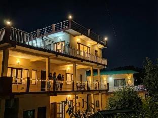 Rooptara Valley Luxury Cottage • Majkhali Himalaya Vacation rental in Uttarakhand