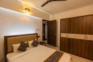 Room By Steazy Vacation rental in Pune