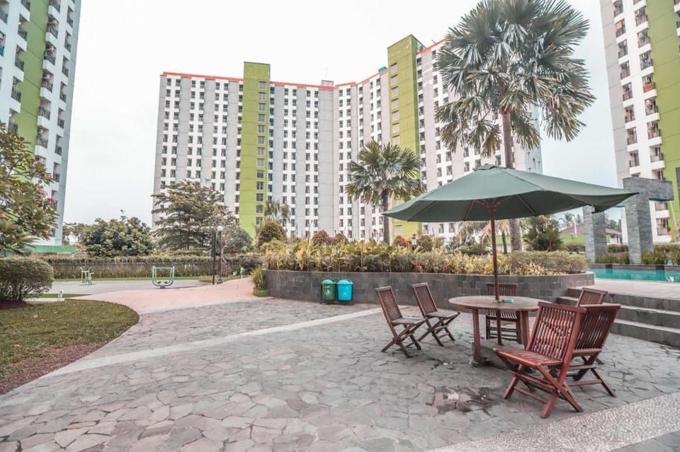 Dancenter Apartment Green Lake View Ciputat Hotel in South Jakarta City