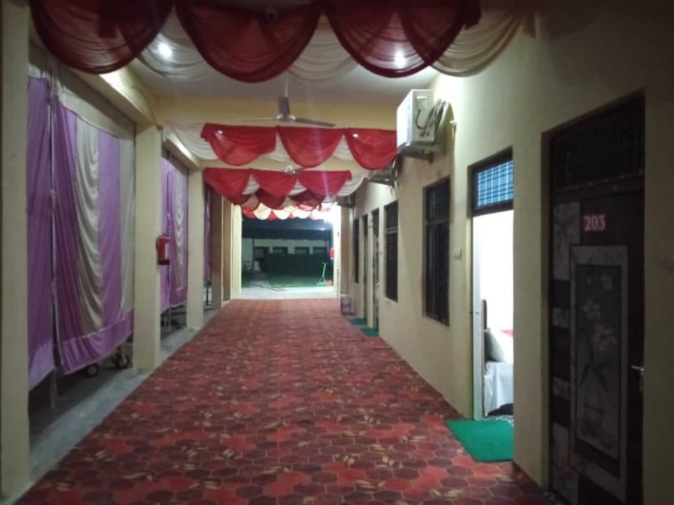 Vasundhara Garden Hotel in Uttar Pradesh