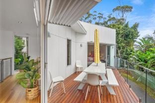 Luxurious 5-Bed Home by Avoca Beach Apartment in Cape Three Points Road