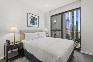 Elegant Southbank Escape Apartment with Balcony Apartment in Southbank