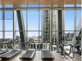 Elegant Southbank Escape Apartment with Balcony Apartment in Southbank