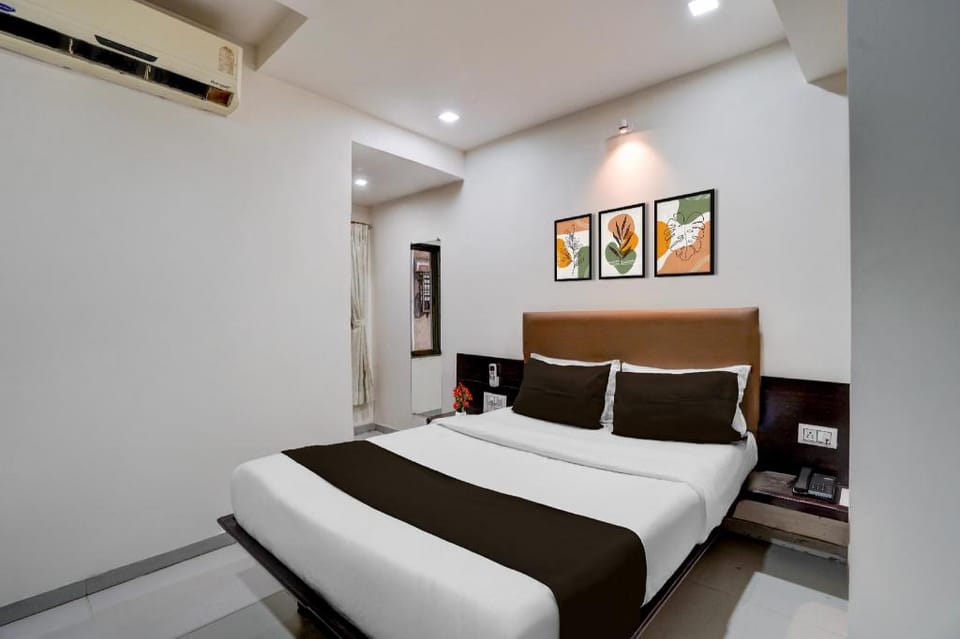 Super Collection O Sur Sagar Lakeview Vadodara Formerly Vintage Inn Hotel in Vadodara