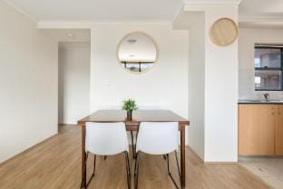 Spacious 3-Bed with Alfresco Dining by Amenities Apartment in Kensington