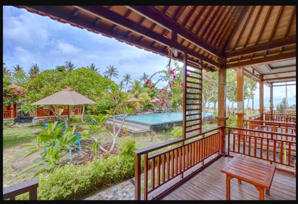 Putri Nusa Beach Hotel in Nusapenida