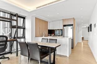 Beautiful 2-Bed Unit In Incredible Location Apartment in Milsons Point Station