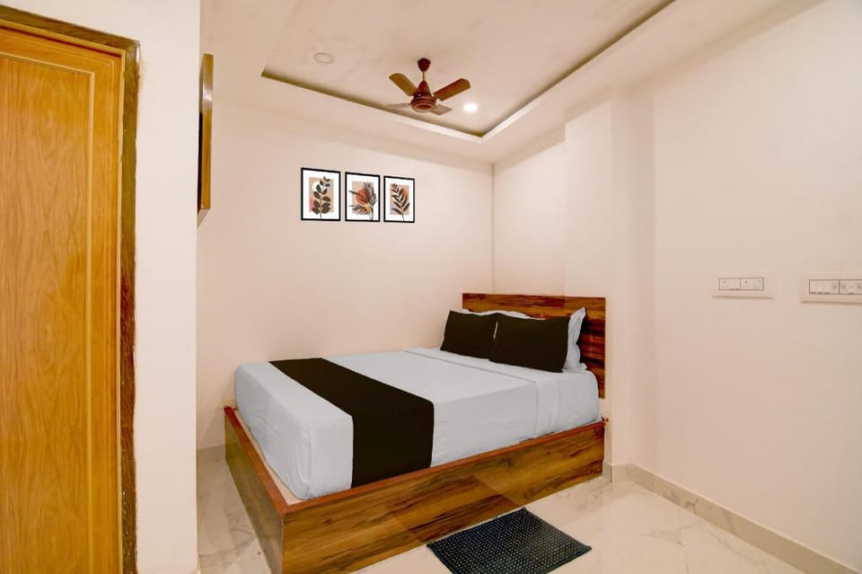 SPOT ON by OYO Night Owl Hotel & Guest House Hotel in Kolkata