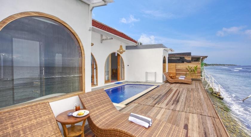 Moontana Beachfront Villa Hotel in Nusapenida