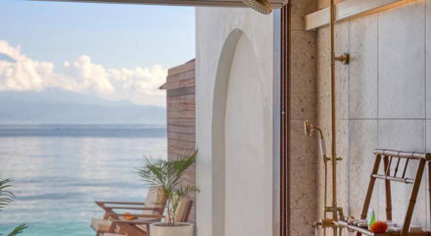 Moontana Beachfront Villa Hotel in Nusapenida