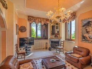 Luxury large pool villa in Tolentino Villa in Marche