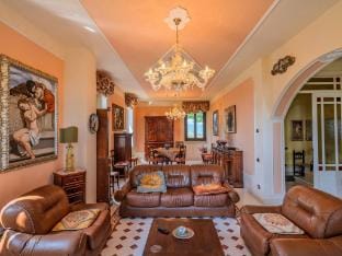 Luxury large pool villa in Tolentino Villa in Marche