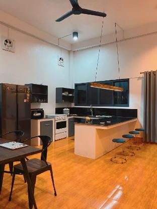 Large Modern Room Private Bathroom Central Villa in Luang Prabang