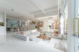 Villa Luja by GORO - 5 Bedroom Jacuzzi, Gym, Golf Villa in North Kuta