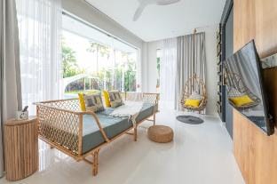 Villa Luja by GORO - 5 Bedroom Jacuzzi, Gym, Golf Villa in North Kuta