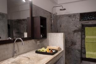 White parrot beach villa Villa in Southern Province