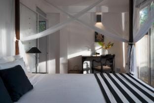 White parrot beach villa Villa in Southern Province