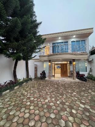 VILLA PRINCE 1  Villa in Cisarua