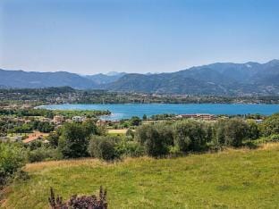 Villa Vittoria Comfortable holiday residence Villa in Manerba del Garda