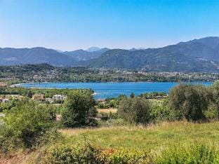 Villa Vittoria Comfortable holiday residence Villa in Manerba del Garda
