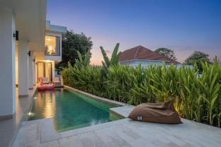 5BR Villa with pool and rice field view in Canggu Villa in North Kuta