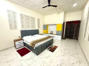 ParkHaven, Luxury Villa with Garden Facing Villa in Noida