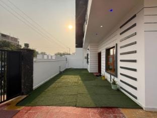 ParkHaven, Luxury Villa with Garden Facing Villa in Noida