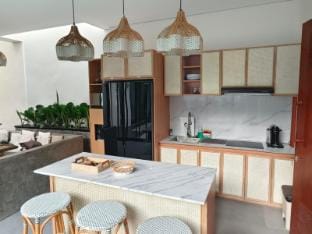 Xmas Villa 3B/3Ba@ Canggu/Rooftop/Garage/Nepreso Villa in North Kuta
