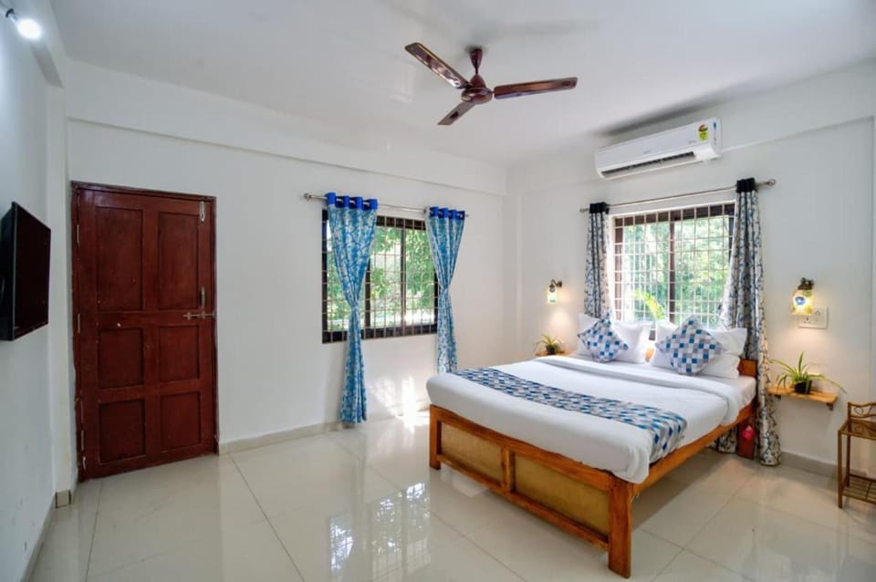 Green Wave Luxury Resort Hotel in Goa, India