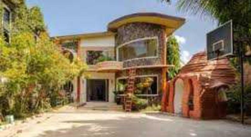 OYO 1187 Rose And Ross Place Budget Hotel And Private Resort Hotel in Calabarzon