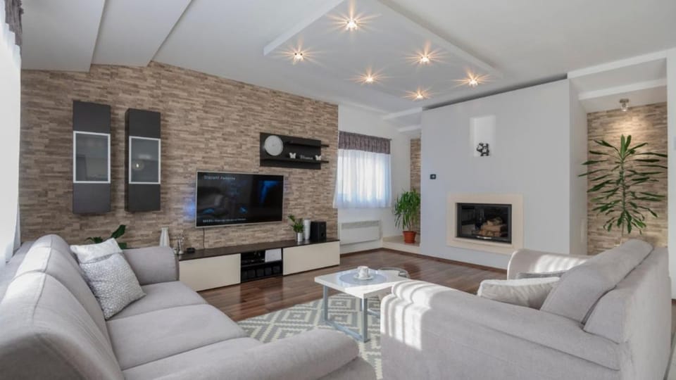 Villa Prunus Laurus-Makarska by Villas Guide Villa in Split-Dalmatia County