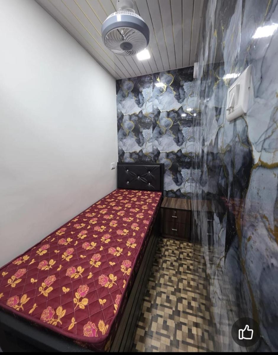 Nithyanand Male Cabinstay dormitory Hotel in Mumbai