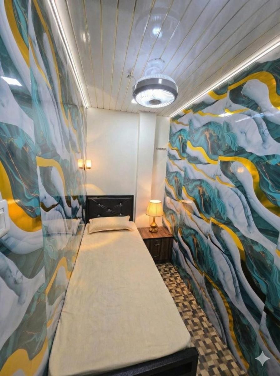 Nithyanand Male Cabinstay dormitory Hotel in Mumbai