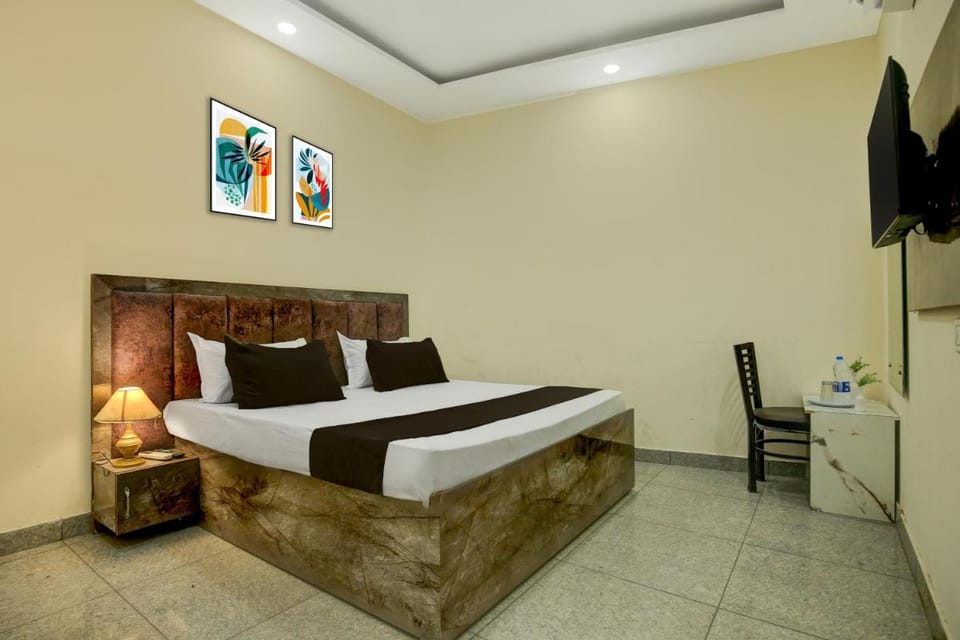 Hotel O S Town Guest House Hotel in Ludhiana