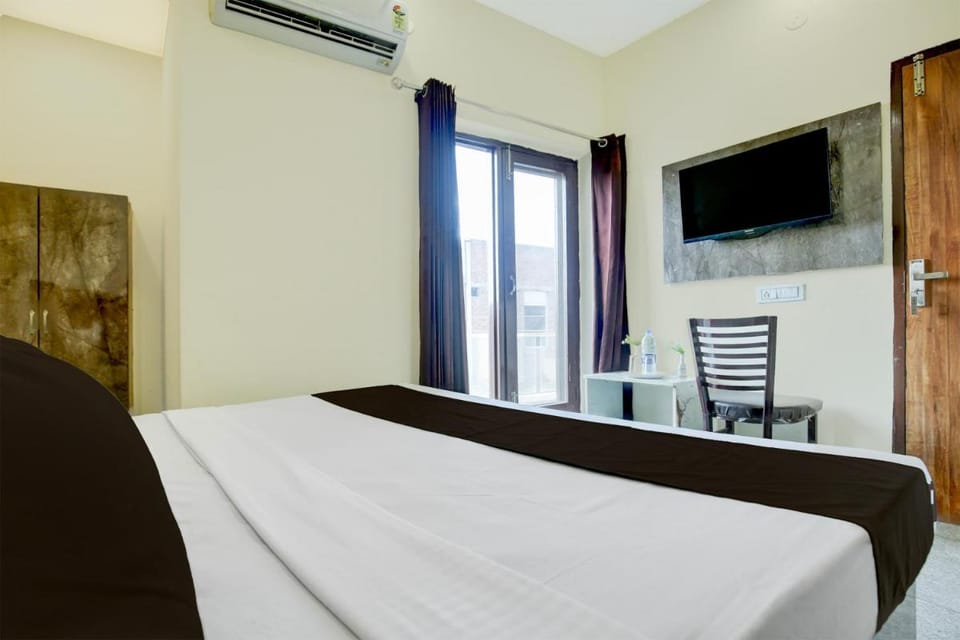 Hotel O S Town Guest House Hotel in Ludhiana