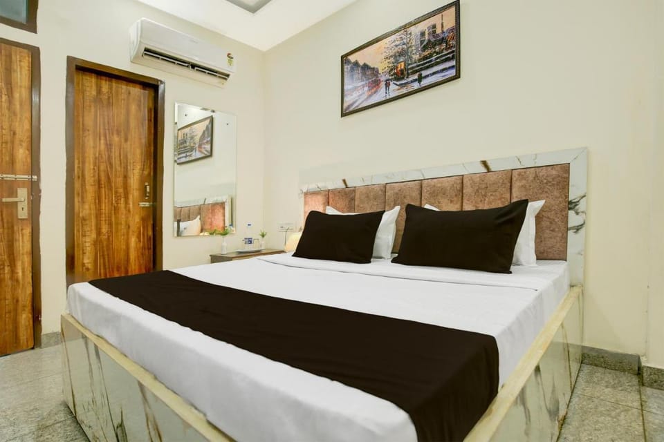 Hotel O S Town Guest House Hotel in Ludhiana