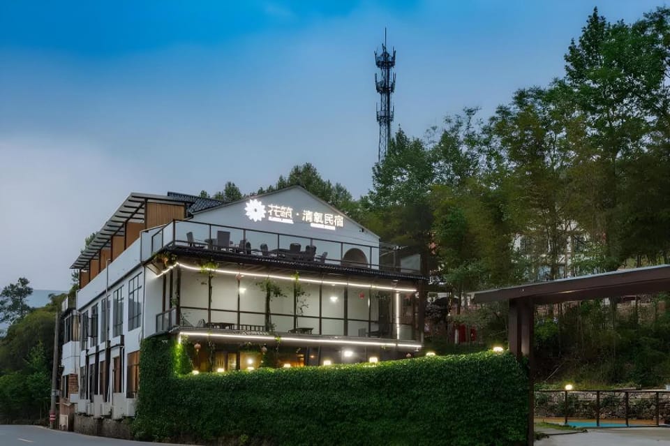 Floral Hotel · Oxygen Hotel Mogan Mountain Hotel Hotel in Zhejiang