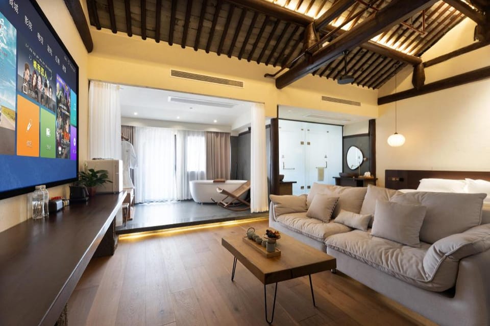 Floral Hotel·Xunshanli Hotel (Nanxun Baijianlou Store) Hotel in Suzhou