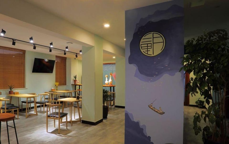 Floral Hotel·Wuxi Sanyueli Hotel ( Lingshan Dafo nianhuawan store) Hotel in Suzhou