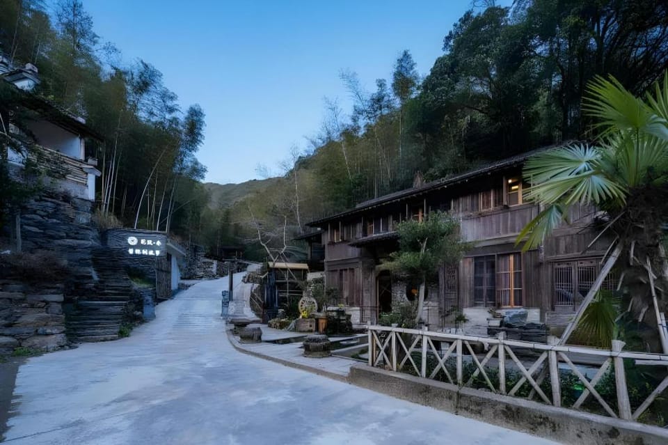 Floral Hotel·Xiuning Bitter Tree Story Hotel Hotel in Zhejiang