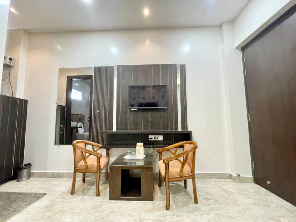 DhamStay Hotel L G Haridwar Hotel in Uttarakhand