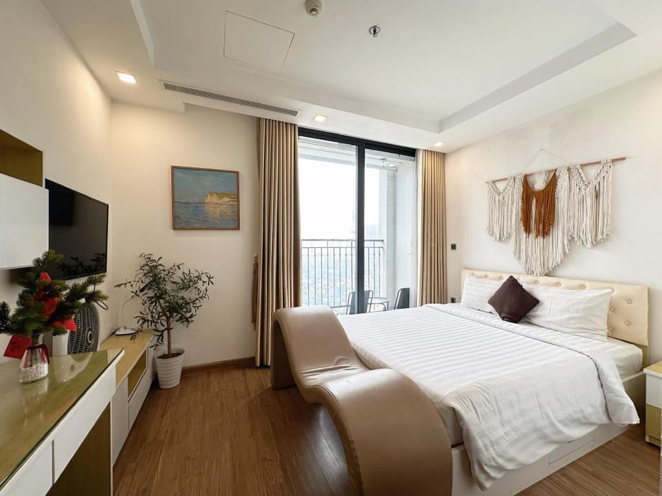 Jolie Apartment Vinhomes Green Bay Hotel in Laos
