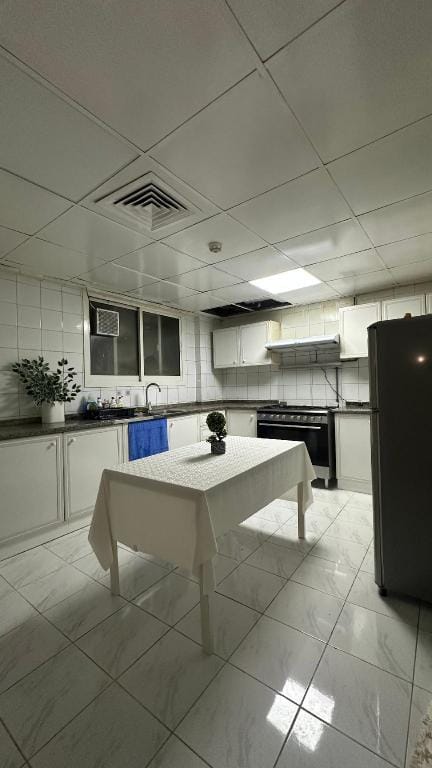 سرير مفرد في شقة سبر ديلوكس شيرنج شباب Hotel in Al Sharjah