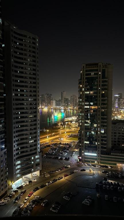 سرير مفرد في شقة سبر ديلوكس شيرنج شباب Hotel in Al Sharjah