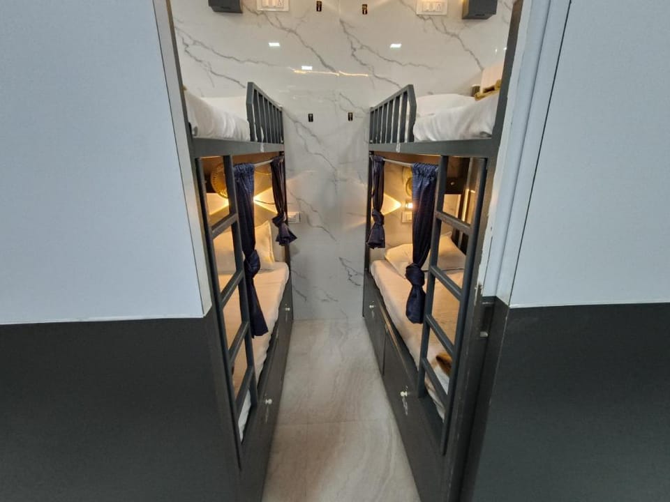 Basera Dormitory and Separate Cabins for Groups Hotel in Mumbai