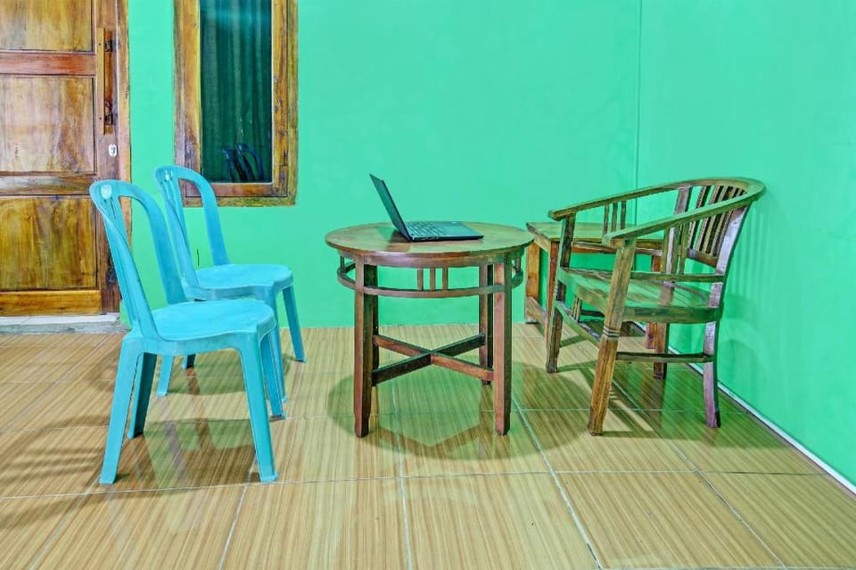 OYO Life 92253 Nova Homestay Hotel in East Java