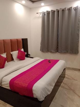 Hotel aarna inn  Apartment in Noida