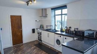 Spring Close Street Apartment in Leeds