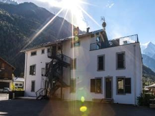 Chamonix Getaway with Terrace and Parking Apartment in Chamonix