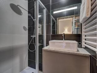 Cozy Chamonix Base with Scenic Balcony Apartment in Chamonix
